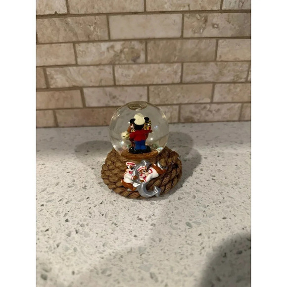 Disney Cruise Line Captain Mickey On Rope Anchor Chip ‘N Dale 2.5”Mini Snowglobe - Picture 3 of 4